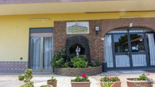Pedara Bed & Breakfast | Discover Grotta del Monaco: Family-Friendly with Hot Tub