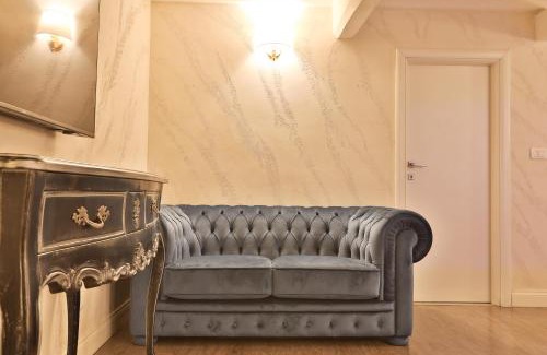 Rione VIII Sant'Eustachio House | Elegant Grottini Suites near the Pantheon with Hot Tub