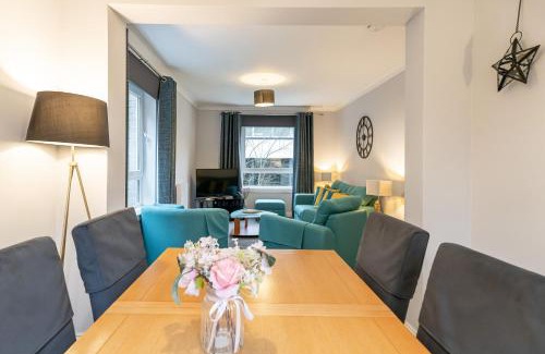 Bridge of Allan Apartment | Convenient Two Bedroom Flat with Pet and Child-Friendly Perks