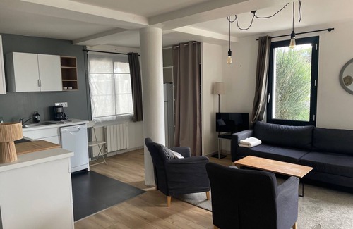 Noirmoutier-en-l'Ile Apartment | Seaside Apartment with Direct Beach Access & Pool Amenities