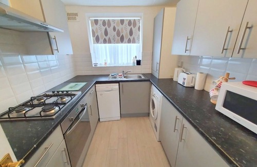 Bobbing Apartment | Ground Floor 2-Bedroom Flat with Superfast Wi-Fi & Breakfast