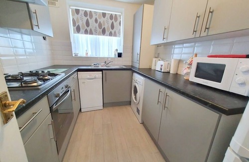 Bobbing Apartment | Ground Floor 2-Bedroom Flat with Superfast Wi-Fi & Breakfast