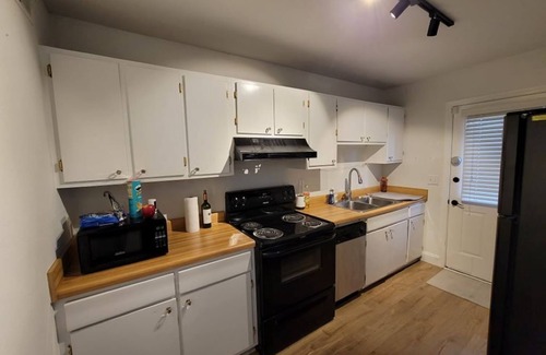 Rosewood Condo | Cozy 2-Bedroom Retreat Near Fort Jackson and Downtown