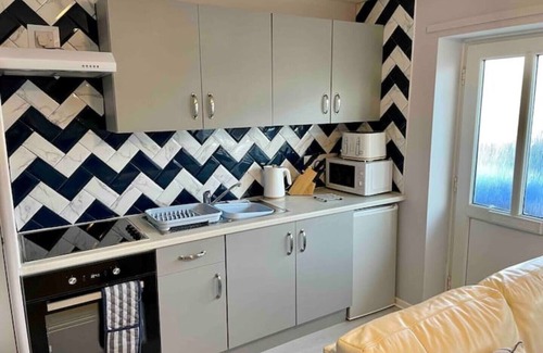 Burnham-on-Sea Apartment | Inviting 2 Bedroom Apartment with Parking & Pet-Friendly Perks