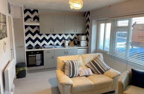 Burnham-on-Sea Apartment | Inviting 2 Bedroom Apartment with Parking & Pet-Friendly Perks