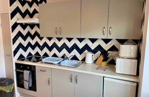Burnham-on-Sea Apartment | Inviting 2 Bedroom Apartment with Parking & Pet-Friendly Perks