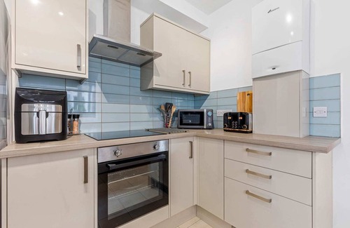 Loughborough Apartment | Cozy Ground Floor Apartment with Courtyard & Breakfast