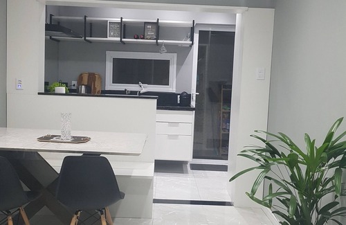 Menino Deus Apartment | Cozy Ground Floor Apartment in Menino Deus with Ocean View