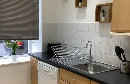 Rutherglen Apartment | Cozy Ground Floor Apartment with Garden and Kitchen Access