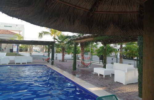 Cerritos House | Modern Ground Floor Apartment with Pool & Ocean View