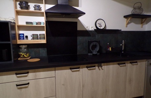 Le Thor Apartment | Ground floor apartment downtown Le Thor with courtyard