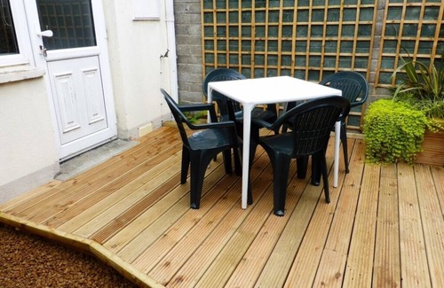 Callan Apartment | Ground Floor Apartment in Heart of Historic Town stone's throw to all amenities