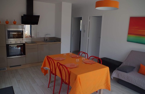 Guidel House | Inviting Ground Floor Apartment with Spa and Ocean View