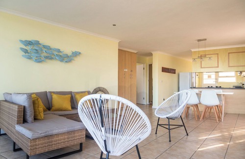 Jeffreys Bay Apartment | Ground floor apt. Central location. 350 metre walk to beach, restaurants & shops