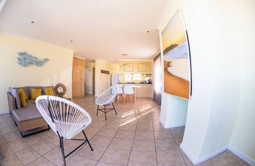 Jeffreys Bay Apartment | Ground floor apt. Central location. 350 metre walk to beach, restaurants & shops