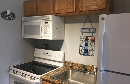Biloxi Condo | Prime Beachfront Casino Retreat with Pool & Spa Access