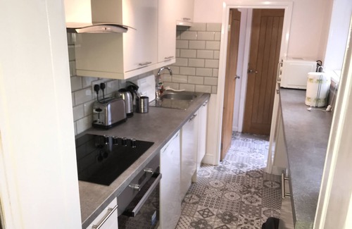 Smethwick Apartment | Modern Ground Floor 1 Bed Apartment with Kitchen & Breakfast