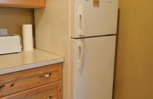 Okanagan-Similkameen Apartment | Cozy Cub Manor Studio: Child-Friendly and Highly Rated