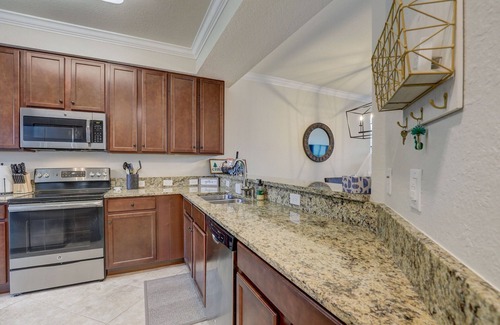 Lakewood Ranch Condo | Waterfront 2 Bed End Unit with Golf, Pool & Spa Amenities