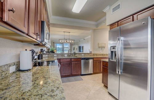 Lakewood Ranch Condo | Waterfront 2 Bed End Unit with Golf, Pool & Spa Amenities