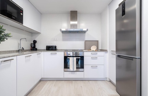 Roques Daurades Apartment | Ground Floor Retreat with Private Garden, Steps to Beach