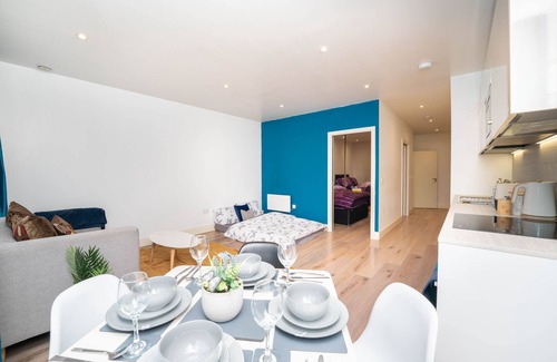 Harlington House | Convenient Ground Floor Flat Near Heathrow Transport Links