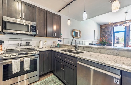 South Haven Condo | Year-Round Indoor/Outdoor Pool Just Blocks from the Beach