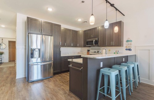 South Haven Condo | Year-Round Indoor/Outdoor Pool Just Blocks from the Beach