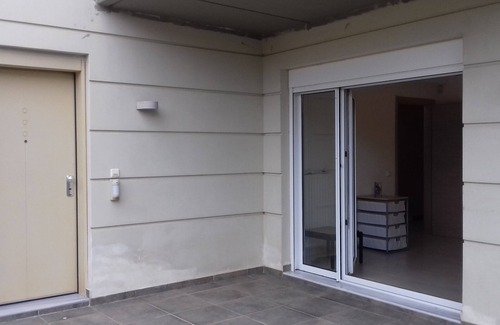 Saronikos House | Cozy Ground Floor Apartment in a Tranquil Neighborhood