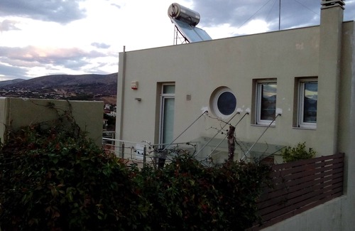 Saronikos House | Cozy Ground Floor Apartment in a Tranquil Neighborhood