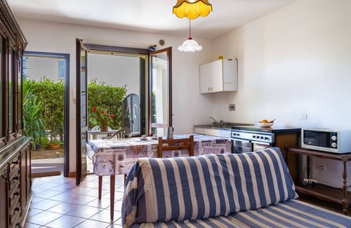 Alberese House | Ground Floor Apartment with Garden & Shared Pool Retreat