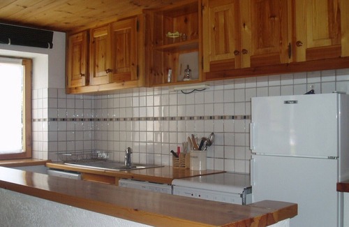 Villettaz Ski Chalet | Scenic Chalet on the Ground Floor with Matterhorn Views