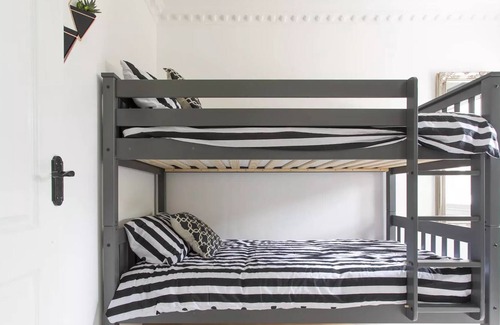 Ealing Apartment | Ground Floor - Large Luxury 4 Bedroom Apartment With Parking & Garden