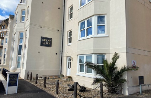 Dawlish Apartment | Exceptional Ground Floor Sea Front Apartment with Ocean Views