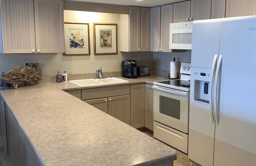 New Smyrna Beach Condo | Convenient Ground Floor Suite with Pool and Family Amenities