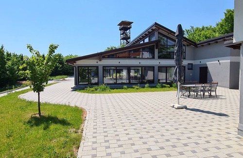 Novi Grad Sarajevo Apartment | Relaxing Ground Floor Retreat with 3 Bedrooms & Pool