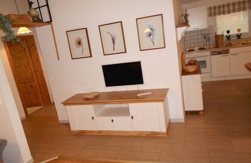Papenburg House | Cozy Ground-Level Bungalow with Pool & Spa for 4 Guests