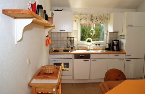 Papenburg House | Cozy Ground-Level Bungalow with Pool & Spa for 4 Guests