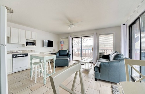 Lake of the Ozarks Condo | Convenient Ground Level Unit with Pool and 180° Views