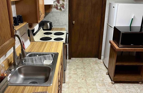 Ligonier Apartment | Cozy Ground Unit with Full Kitchen in Boutique Hotel