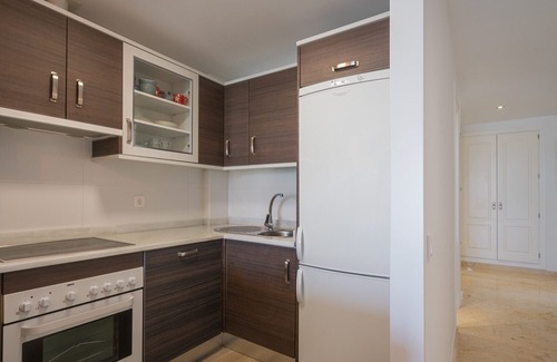 Manilva Apartment | Ideal Groundfloor Apartment for 6 with Garden Access