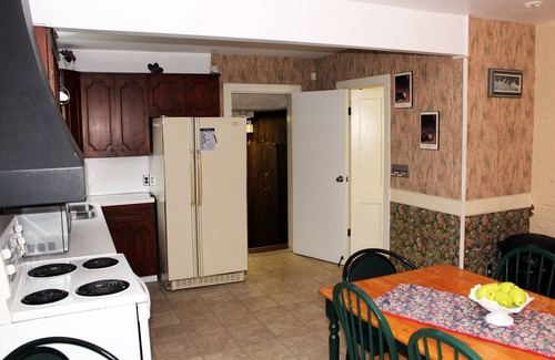 Niagara Falls House | Ideal Group Stays for Sports, Events & Gatherings