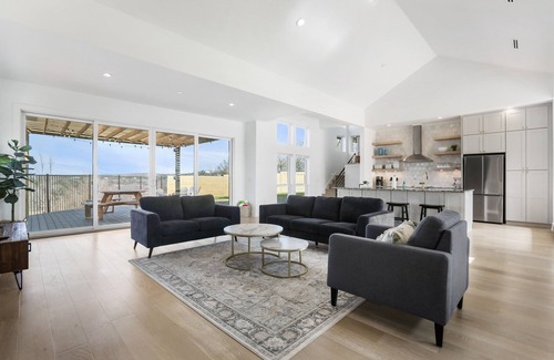 Spicewood House | Picturesque Cliffside Oasis with Ocean Views and Spa