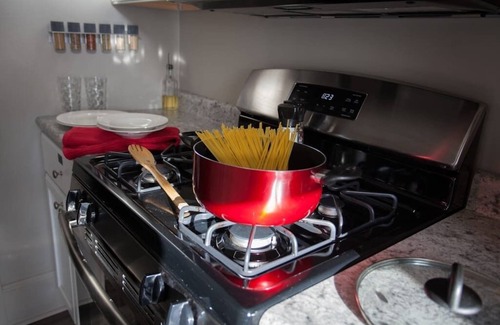 Grand Junction House | Downtown GJ Holiday Home: 6 Bedrooms, Pet-Friendly Comfort