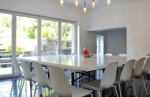 Anhee House | Welcoming Holiday Home with Private Terrace for Families