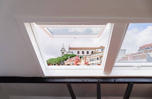 Socorro Apartment | Group-Friendly 4BR Lisbon Duplex + Castle View