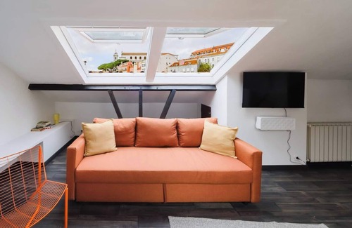 Socorro Apartment | Group-Friendly 4BR Lisbon Duplex + Castle View