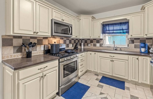 Abilene House | Group Friendly Haven with Multiple Dining Rooms