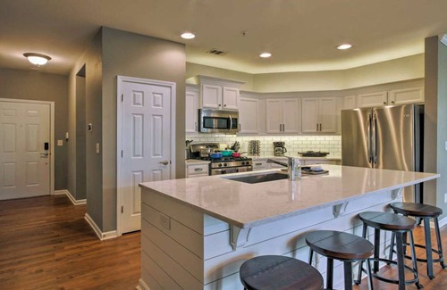 Smyrna Condo | Modern Group-Friendly Home Near SunTrust Park, Atlanta