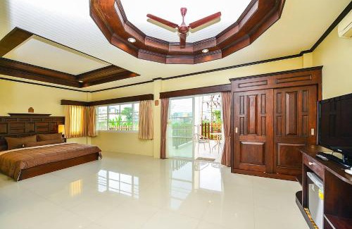 Nanai Road Villa | Ideal Group Getaway at Patong House with Pool & Family Fun